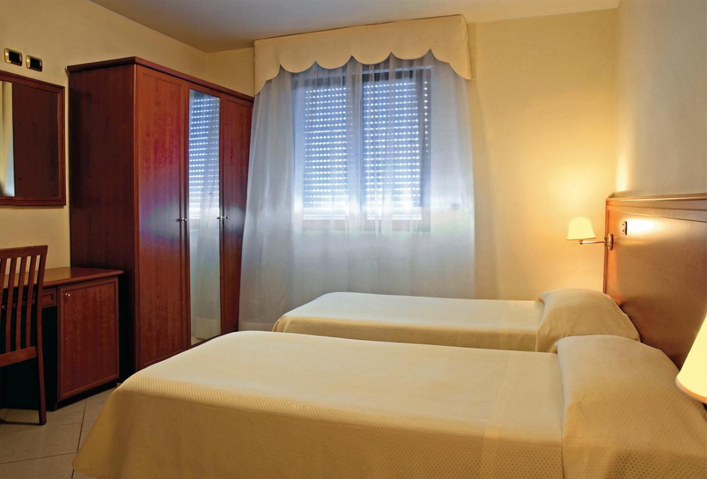 Hotel Jolly Modugno Kültér fotó